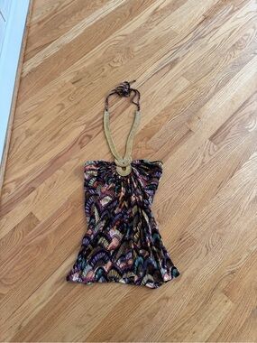 Sky gorgeous top with gold necklace